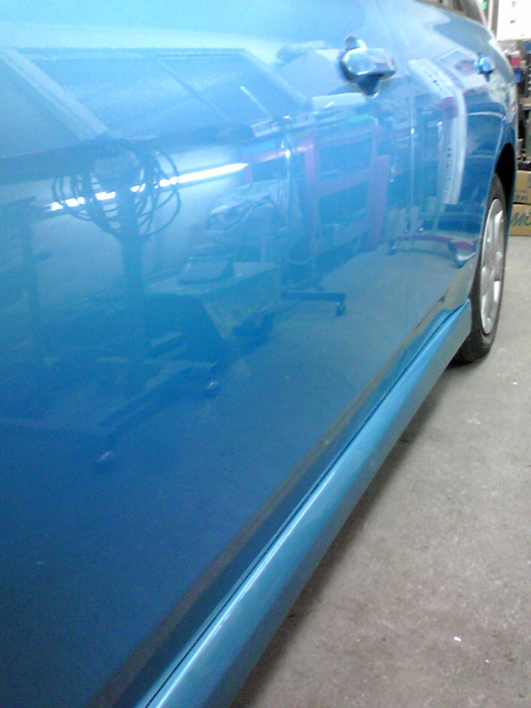 隣の車にドアでぶつけられた凹み 八王子・立川エリアの自動車修理、車検、板金塗装「ナチュラル9」